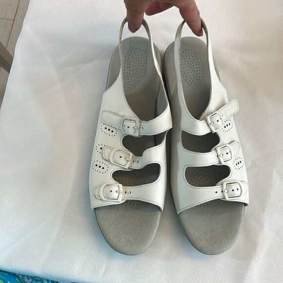 SAS WHITE LEATHER SANDALS.  TRIPAD COMFORT.  NEW. - Picture 1 of 9
